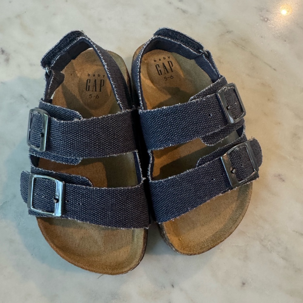 Baby Gap Toddler Buckle Sandals 5/6